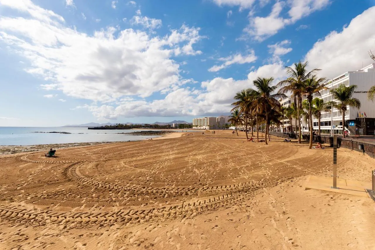 Fee4Me: First Line Luxury Apartment Arrecife