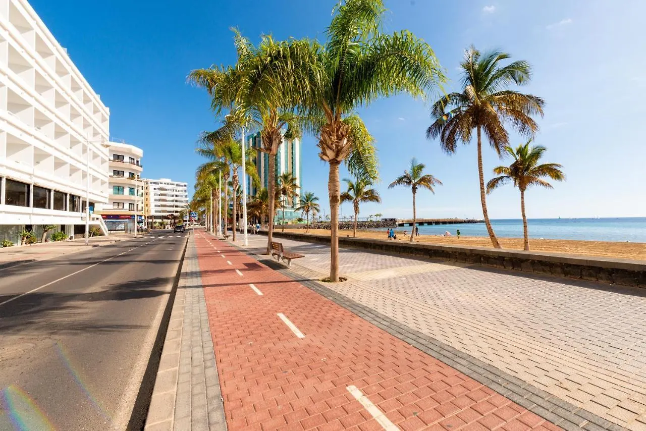Fee4Me: First Line Luxury Apartment Arrecife