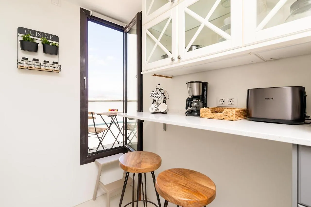 Fee4Me: First Line Luxury Apartment Arrecife  Spain